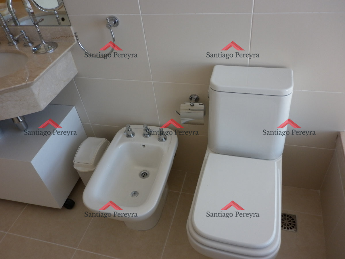 Apartamento ID.1543 - Excelente apartamento en edificio de categoría en Playa Mansa