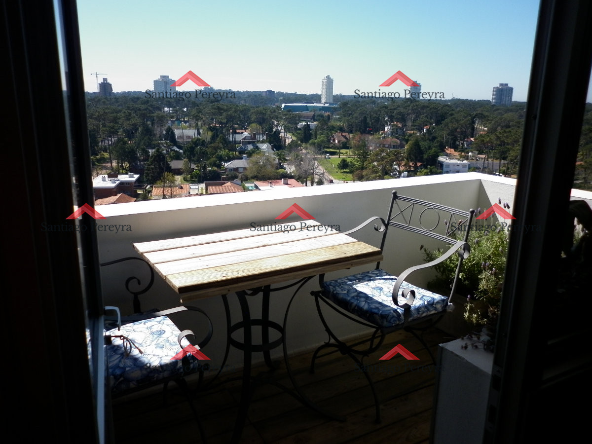 Apartamento ID.1543 - Excelente apartamento en edificio de categoría en Playa Mansa