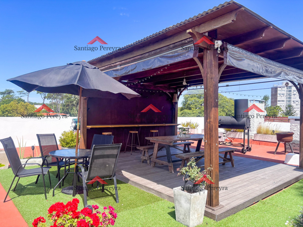 Apartamento ID.6982 - Pent House a una cuadra de la playa mansa con barbacoa propia y tres cocheras 