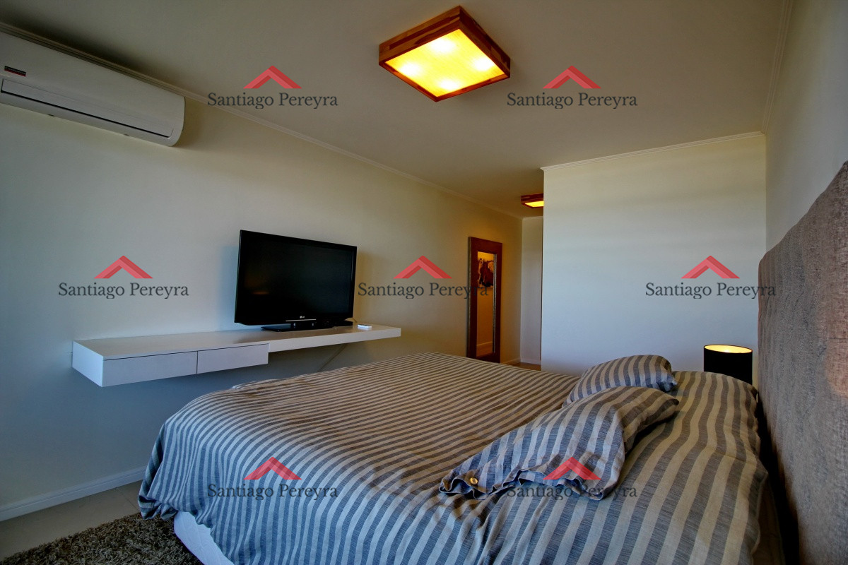 Apartamento ID.11438 - Apartamento de 3 dormitorios, primera linea frente al mar, en alquiler y venta, Punta del Este