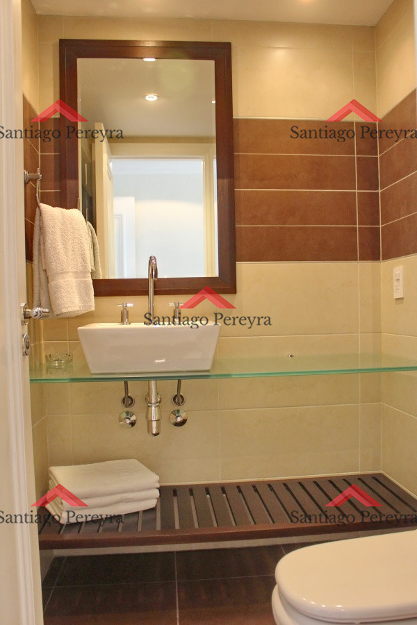 Apartamento ID.11438 - Apartamento de 3 dormitorios, primera linea frente al mar, en alquiler y venta, Punta del Este