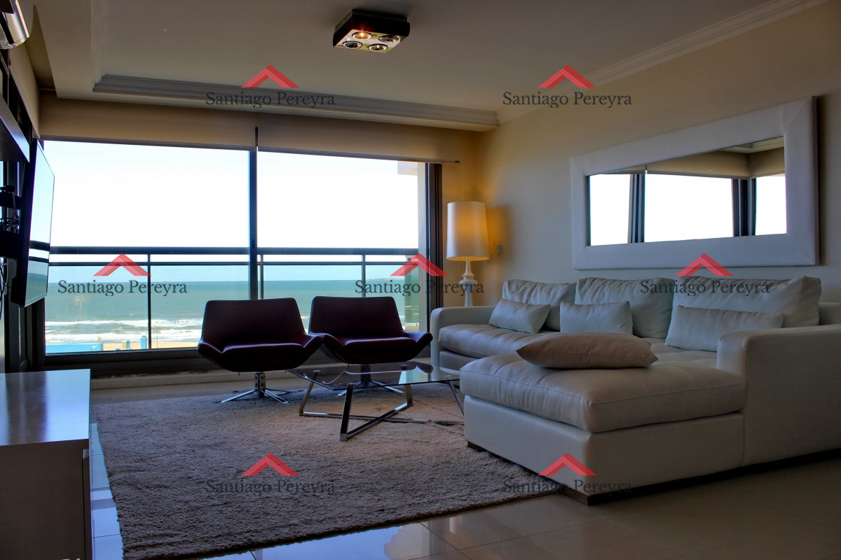 Apartamento ID.11438 - Apartamento de 3 dormitorios, primera linea frente al mar, en alquiler y venta, Punta del Este