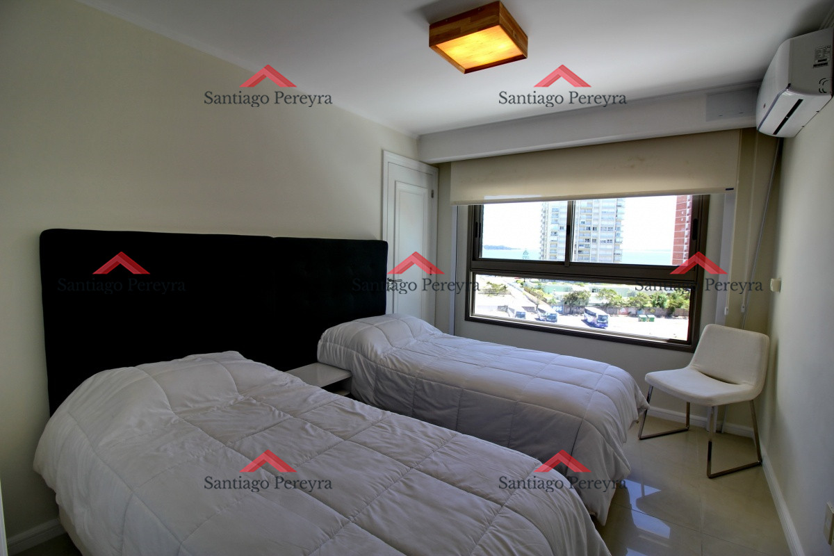 Apartamento ID.11438 - Apartamento de 3 dormitorios, primera linea frente al mar, en alquiler y venta, Punta del Este
