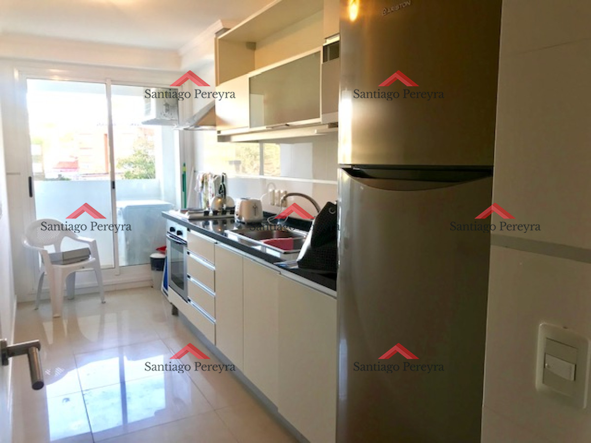 Apartamento ID.9309 - Apartamento en Alquiler a una cuadra del mar (Playa Mansa)  en torre nueva, con todos y excelentes servicios .