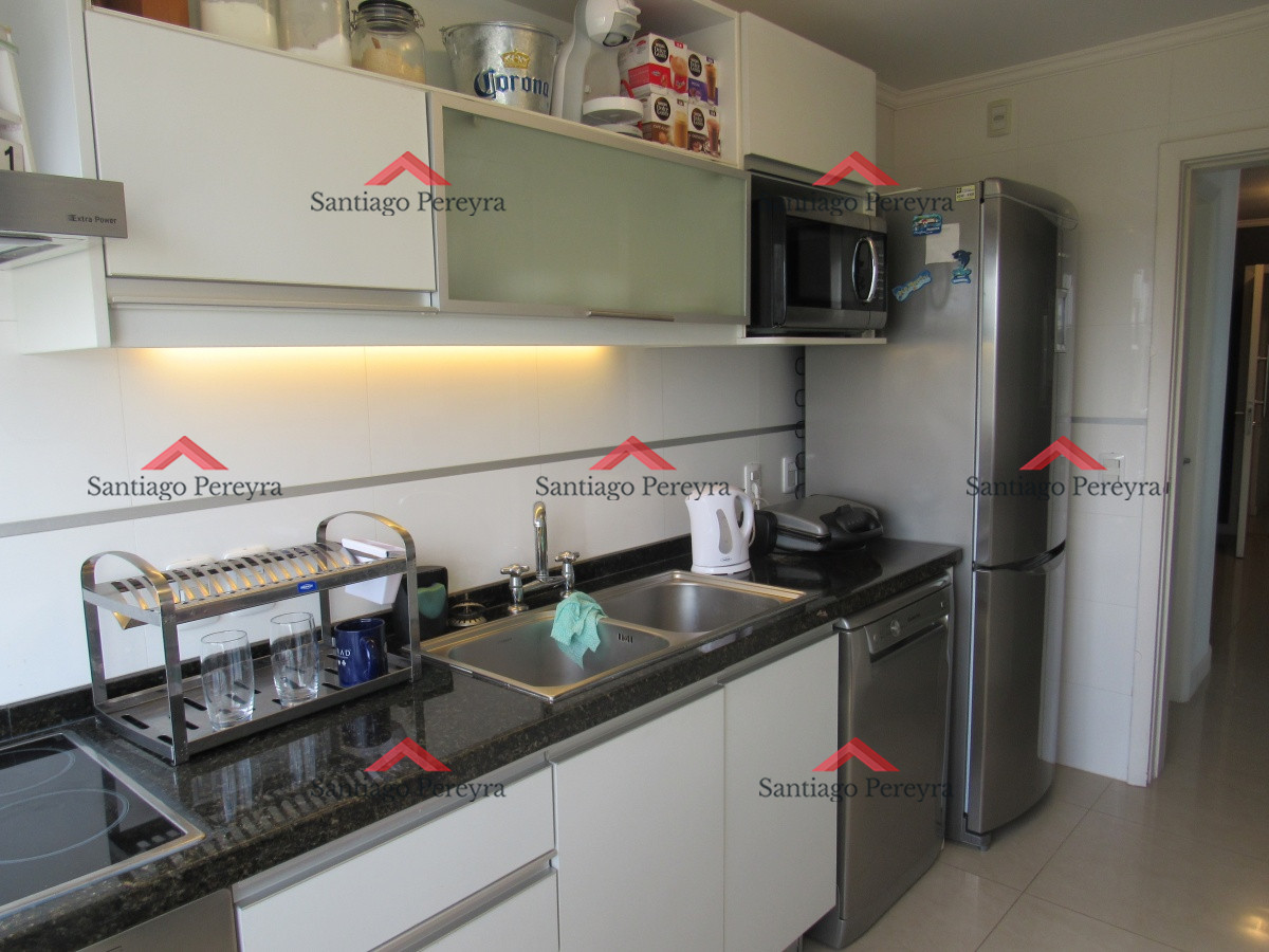 Apartamento ID.6276 - Amplia planta con vista al mar en edificio de primera categoría