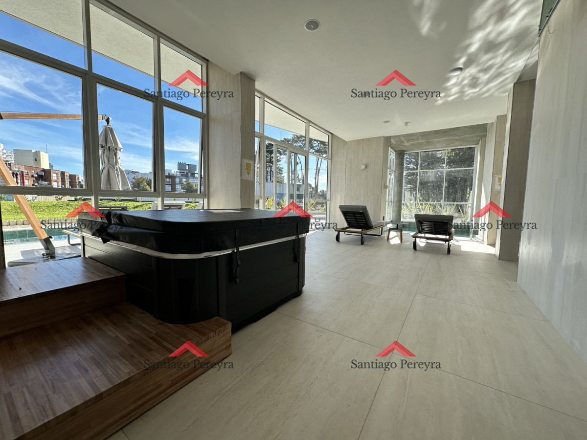 Apartamento ID.17032 - Dos dormitorios y dos baños en venta, zona Shopping Punta