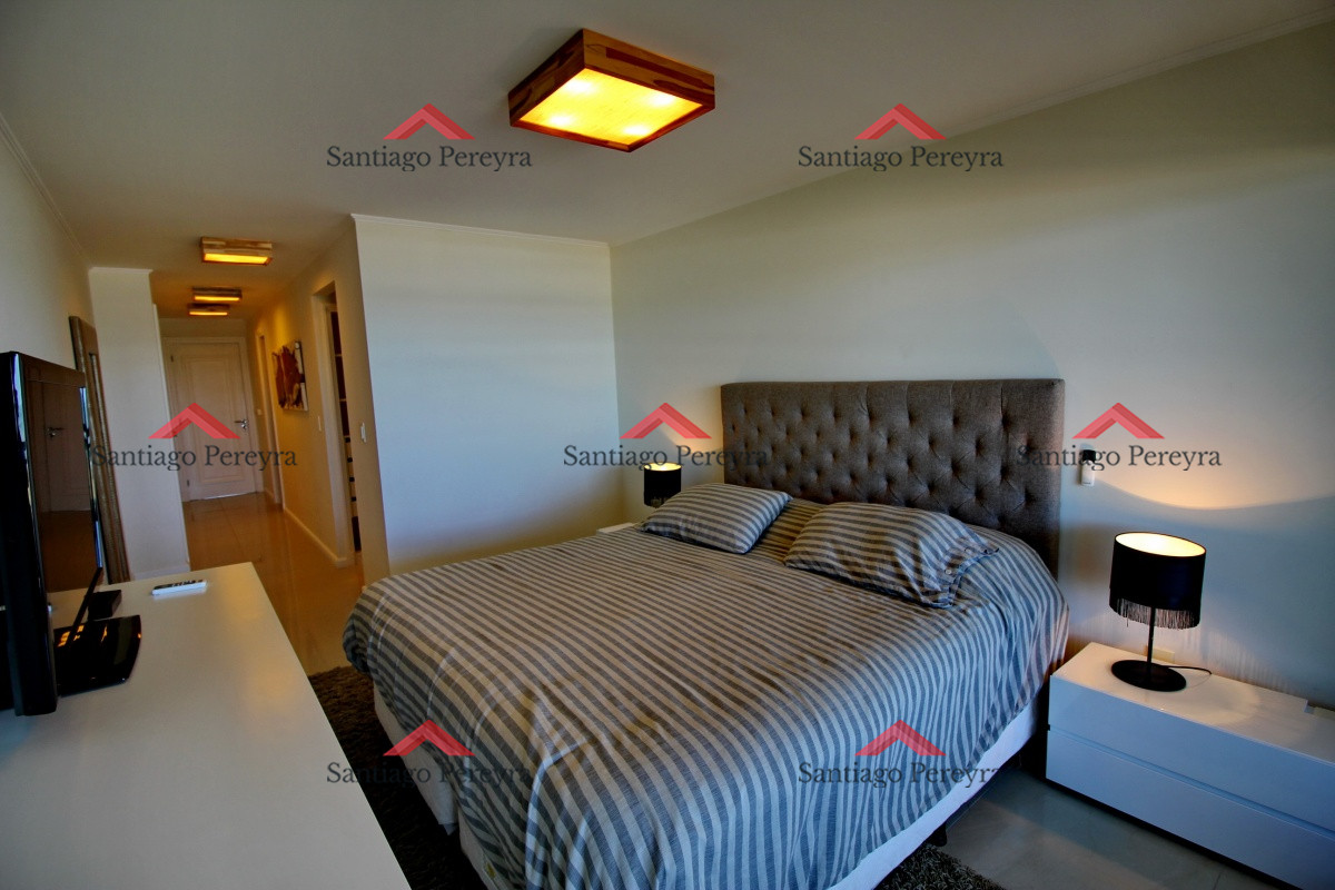 Apartamento ID.11438 - Apartamento de 3 dormitorios, primera linea frente al mar, en alquiler y venta, Punta del Este