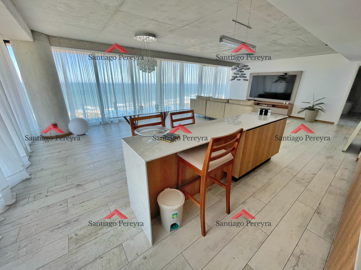 Apartamento ID.14389 - En alquiler, inigualable vista, 3 dormitorios en suite con amplia terraza, moderno, amplio y con todos los servicios, a pasos del mar