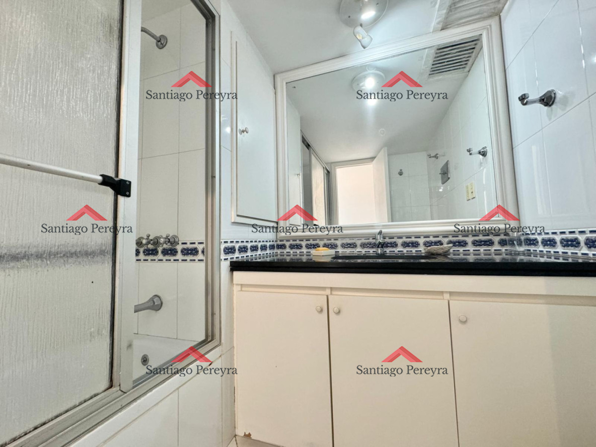 Apartamento ID.16892 - Apartamento en Venta de Cuatro Dormitorios y Dependencia 