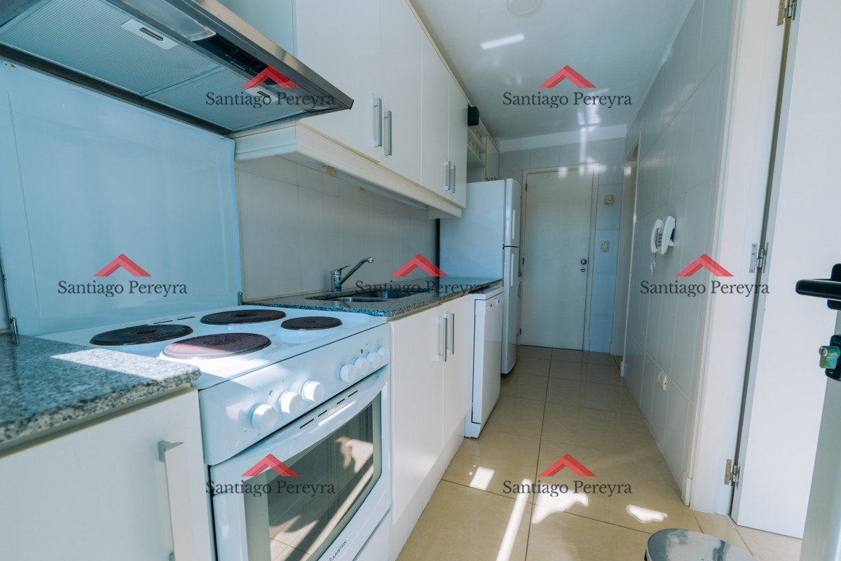 Apartamento ID.12858 - Amplio Apartamento de 3 dormitorios + dependencia a 100 metros Del Mar