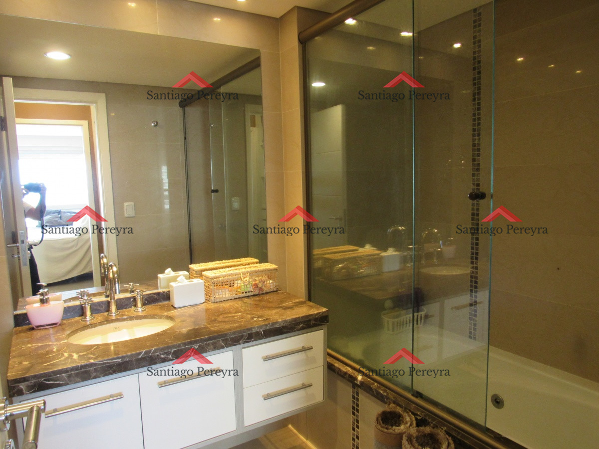 Apartamento ID.6276 - Amplia planta con vista al mar en edificio de primera categoría
