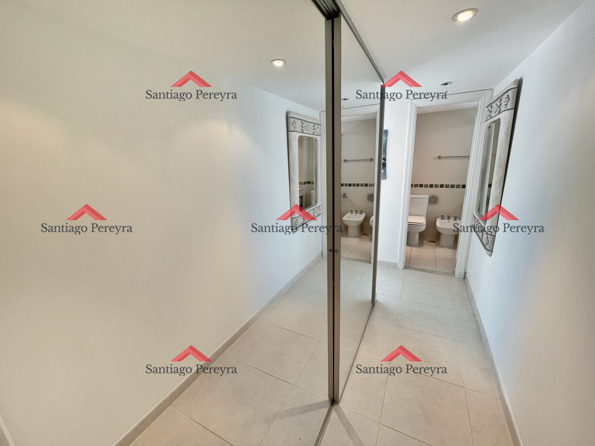 Apartamento ID.3082 - Amplio apartamento en venta, 3 dormitorios y dependencia, terraza con parrillero cerrada, excelentes amenities, zona Conrad a metros de playa mansa