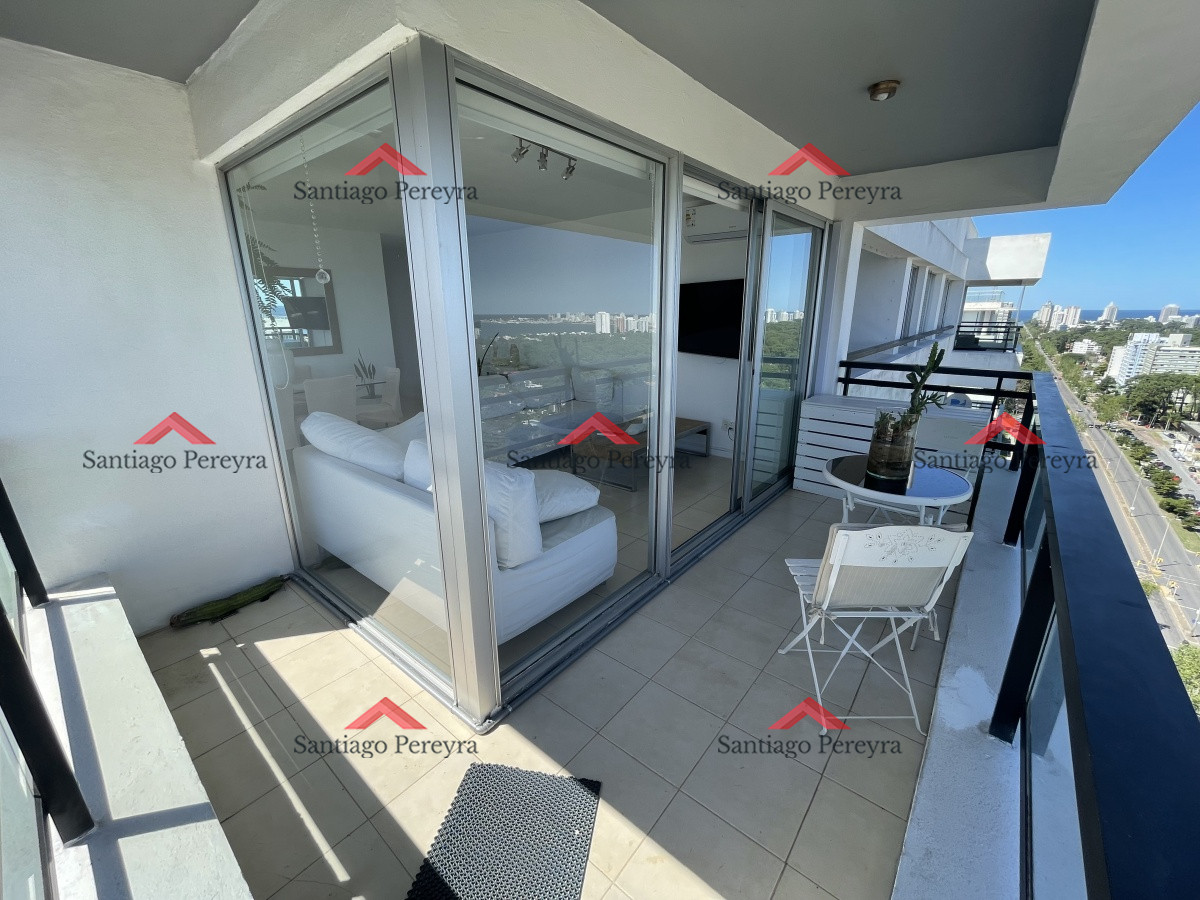 Apartamento ID.14018 - Penthouse con hermosa vista en venta, 3 dormitorios, cocina definida y lavadero, excelentes amenities y vista a amplia a la mansa