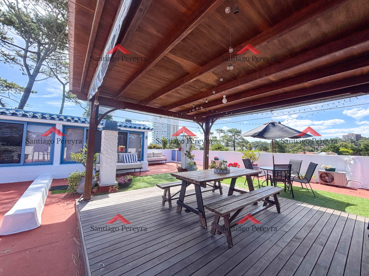 Apartamento ID.6982 - Pent House a una cuadra de la playa mansa con barbacoa propia y tres cocheras 