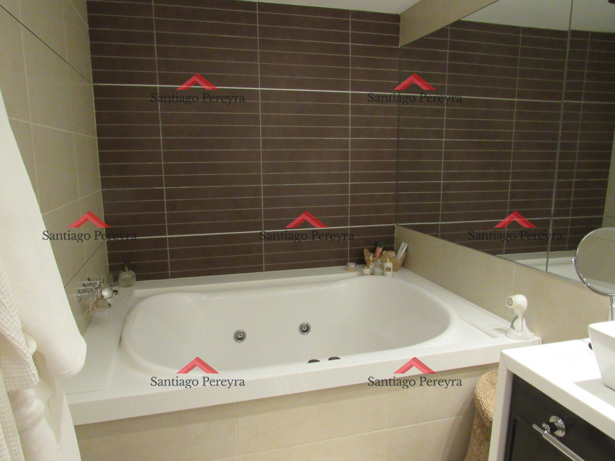 Apartamento ID.3300 - Espectacular Pent House primera linea de lujo en venta, piscina propia, 5 garages, barbacoa