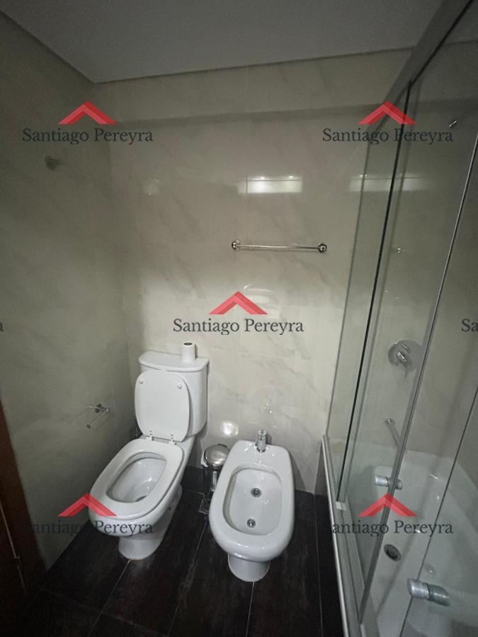 Apartamento ID.15862 - Apartamento de 2 dormitorios en torre de categoría a 1 cuadra de Playa Mansa