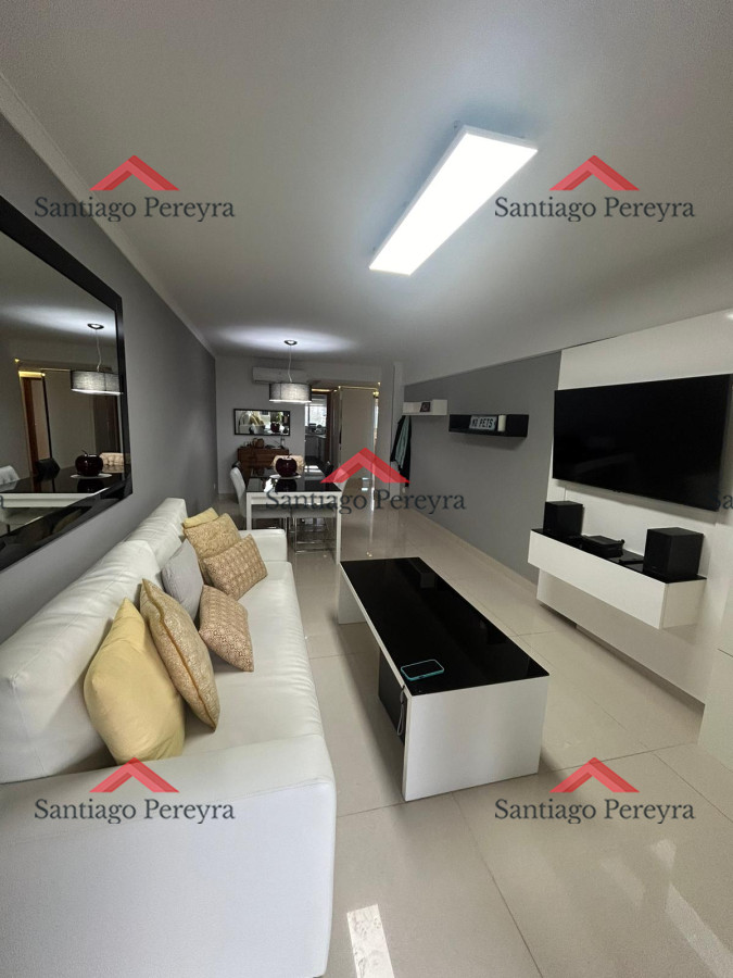 Apartamento ID.15862 - Apartamento de 2 dormitorios en torre de categoría a 1 cuadra de Playa Mansa