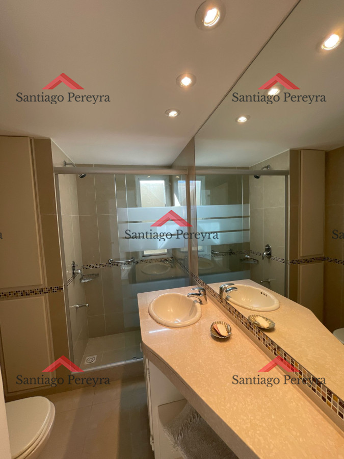 Apartamento ID.16381 - APARTAMENTOESQUINERO CON VISTA PLAYA MANSA Y BRAVA 