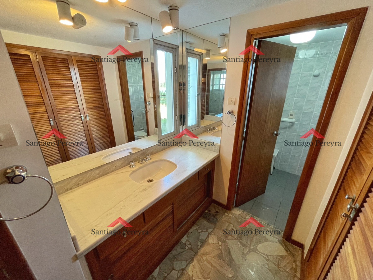 Apartamento ID.14036 - Apartamento primera linea en venta, 3 dormitorios y dependencia en edificio icónico, con vista despejada a la isla y excelentes amenities