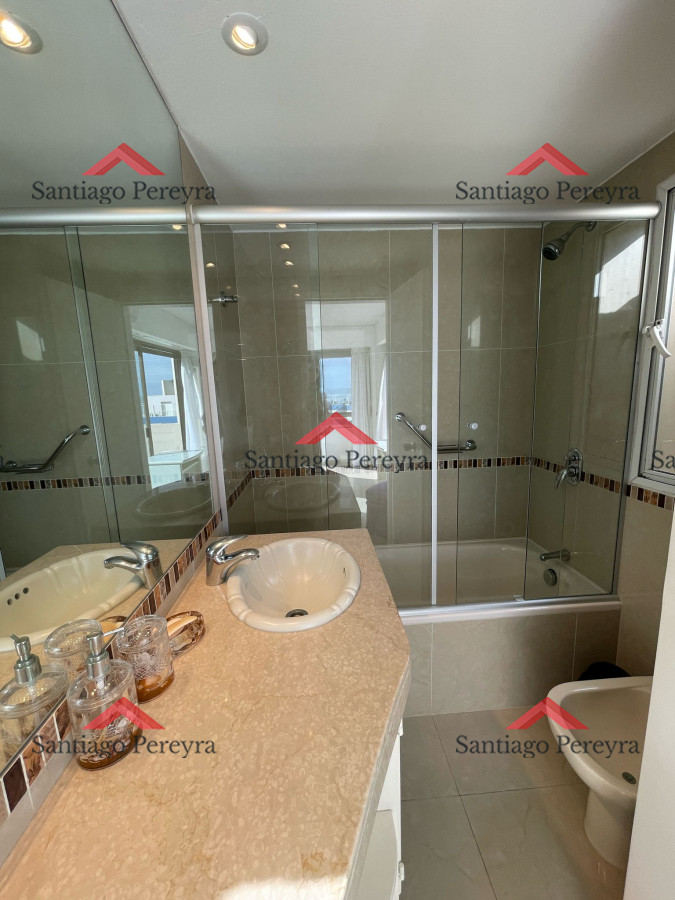 Apartamento ID.16381 - APARTAMENTOESQUINERO CON VISTA PLAYA MANSA Y BRAVA 