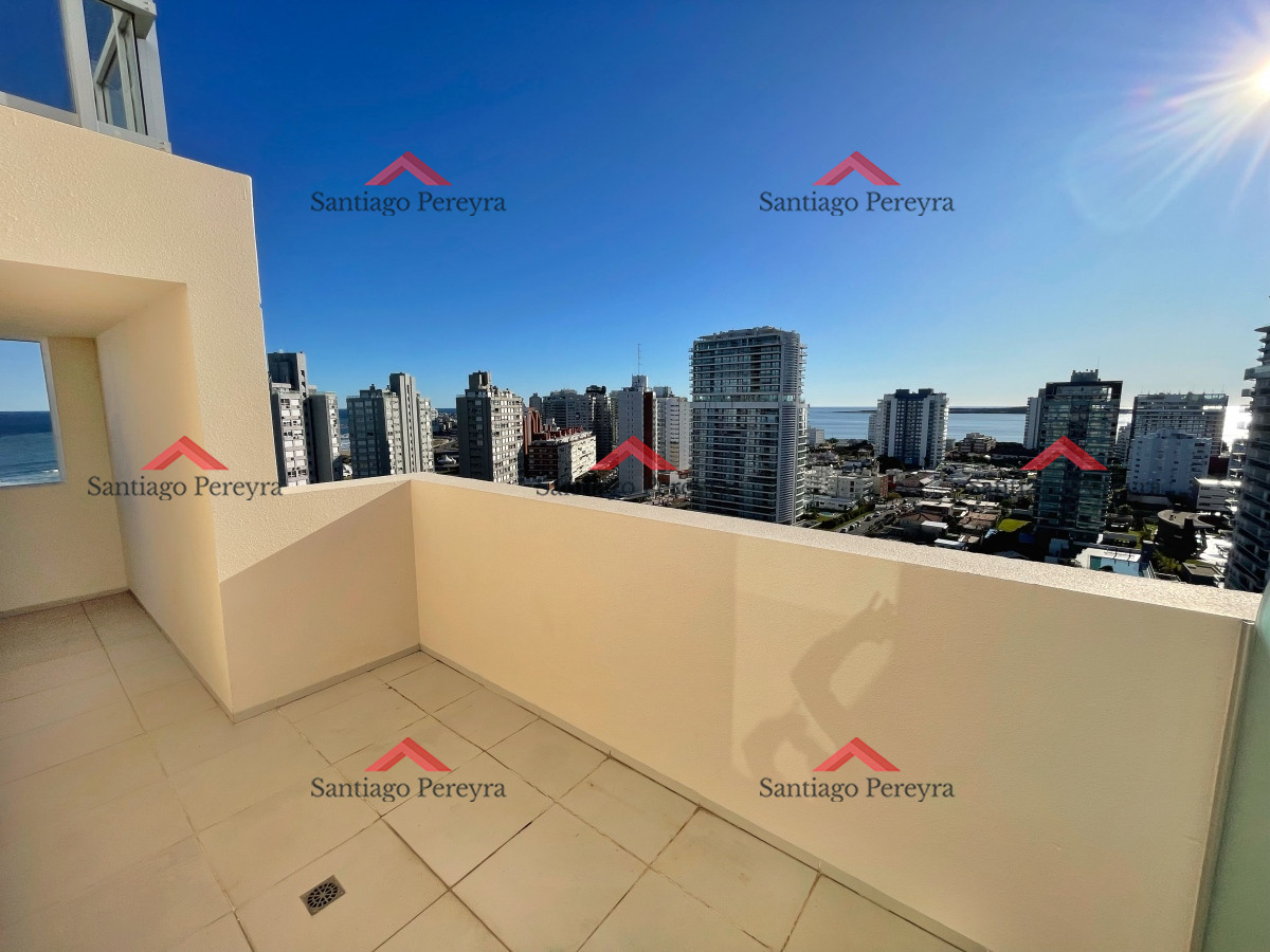 Apartamento ID.14581 - Hermoso Pent House en venta 3 dormitorios terrazas parrillero propio
