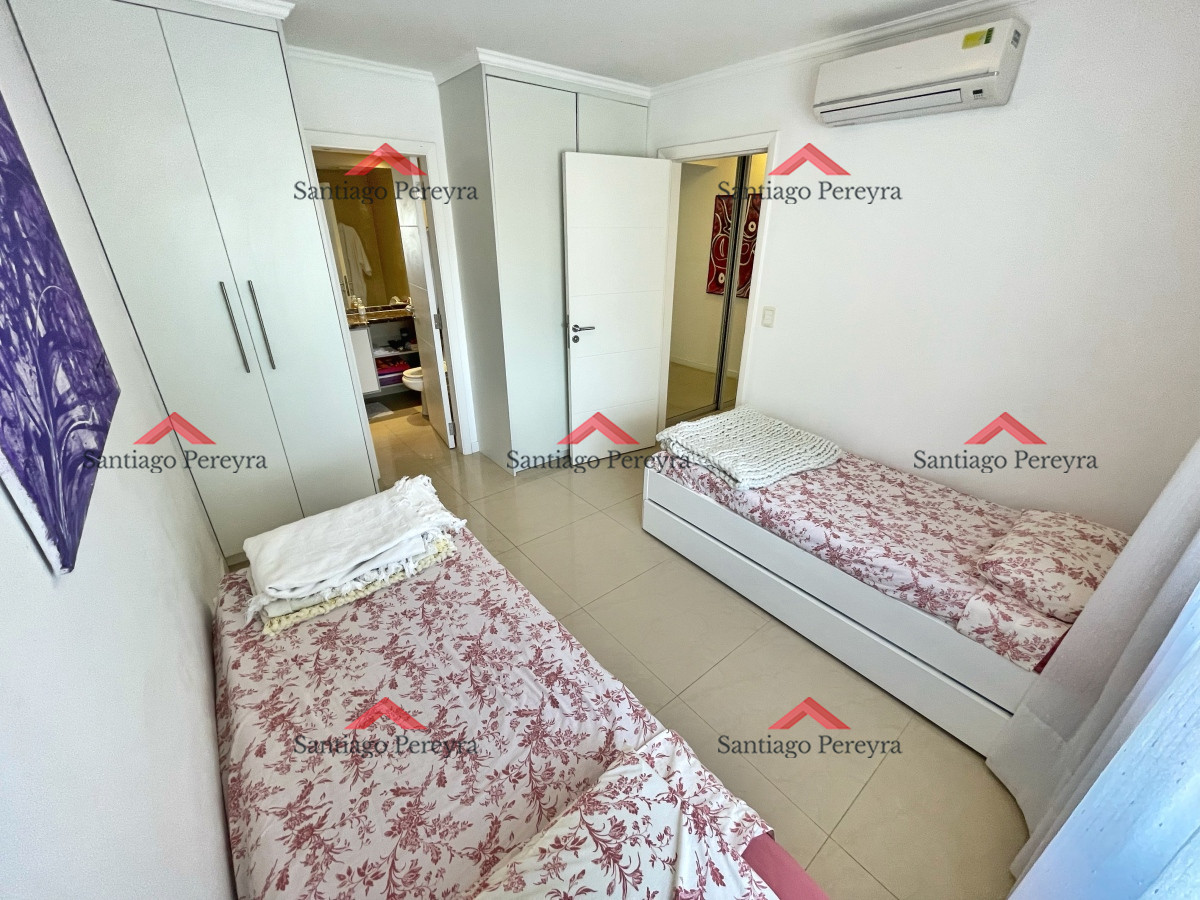 Apartamento ID.13808 - Se alquila moderno apartamento 2 dormitorios 3 baños con lavadero y parrillero propio, excelentes amenities y servicio de playa