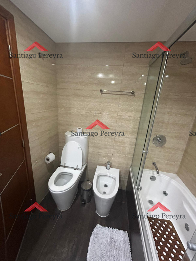 Apartamento ID.15862 - Apartamento de 2 dormitorios en torre de categoría a 1 cuadra de Playa Mansa