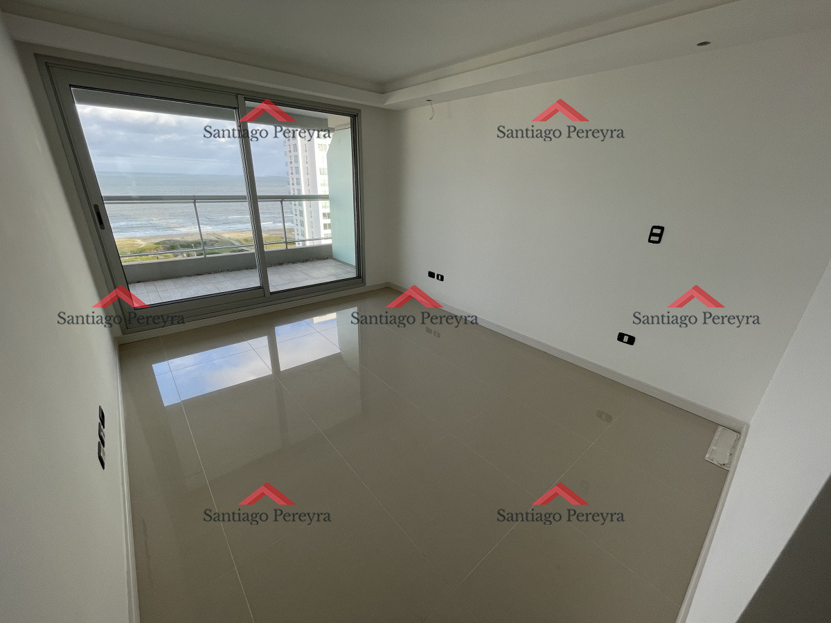 Apartamento ID.6945 - Edificio de categoría en Playa Brava