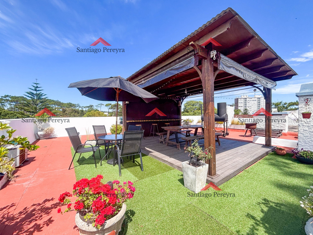 Apartamento ID.6982 - Pent House a una cuadra de la playa mansa con barbacoa propia y tres cocheras 
