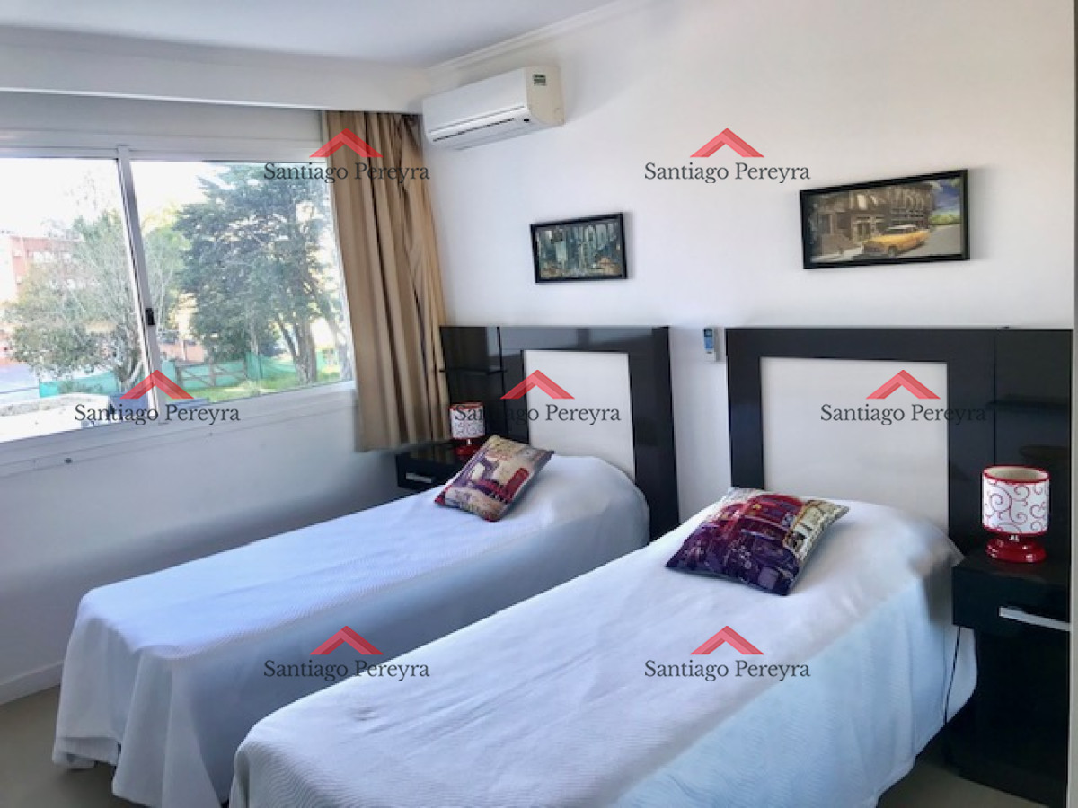 Apartamento ID.9309 - Apartamento en Alquiler a una cuadra del mar (Playa Mansa)  en torre nueva, con todos y excelentes servicios .