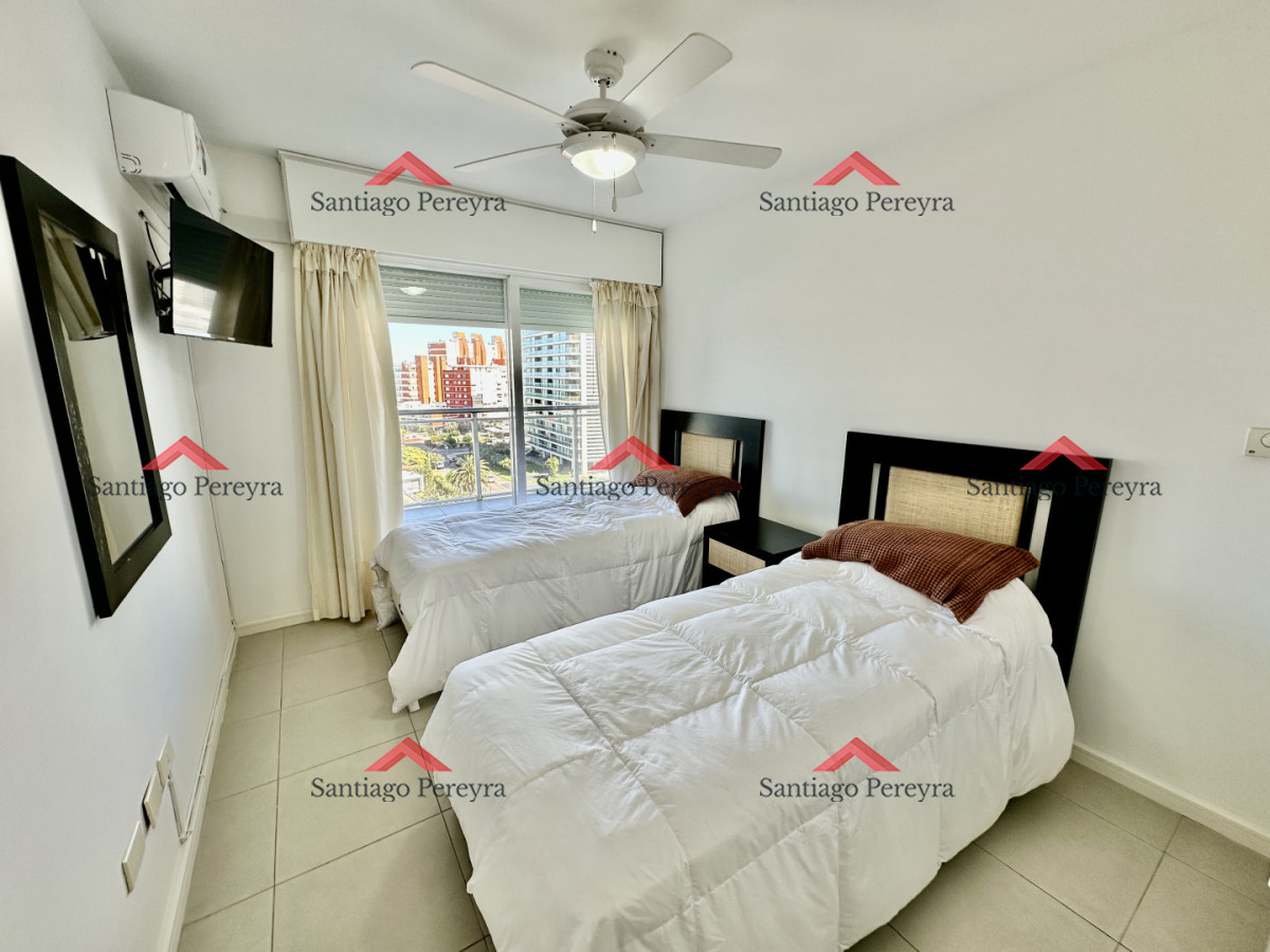 Apartamento ID.16990 - Hermoso apartamento de 2 dormitorios con parrillero propio y vista a playa brava