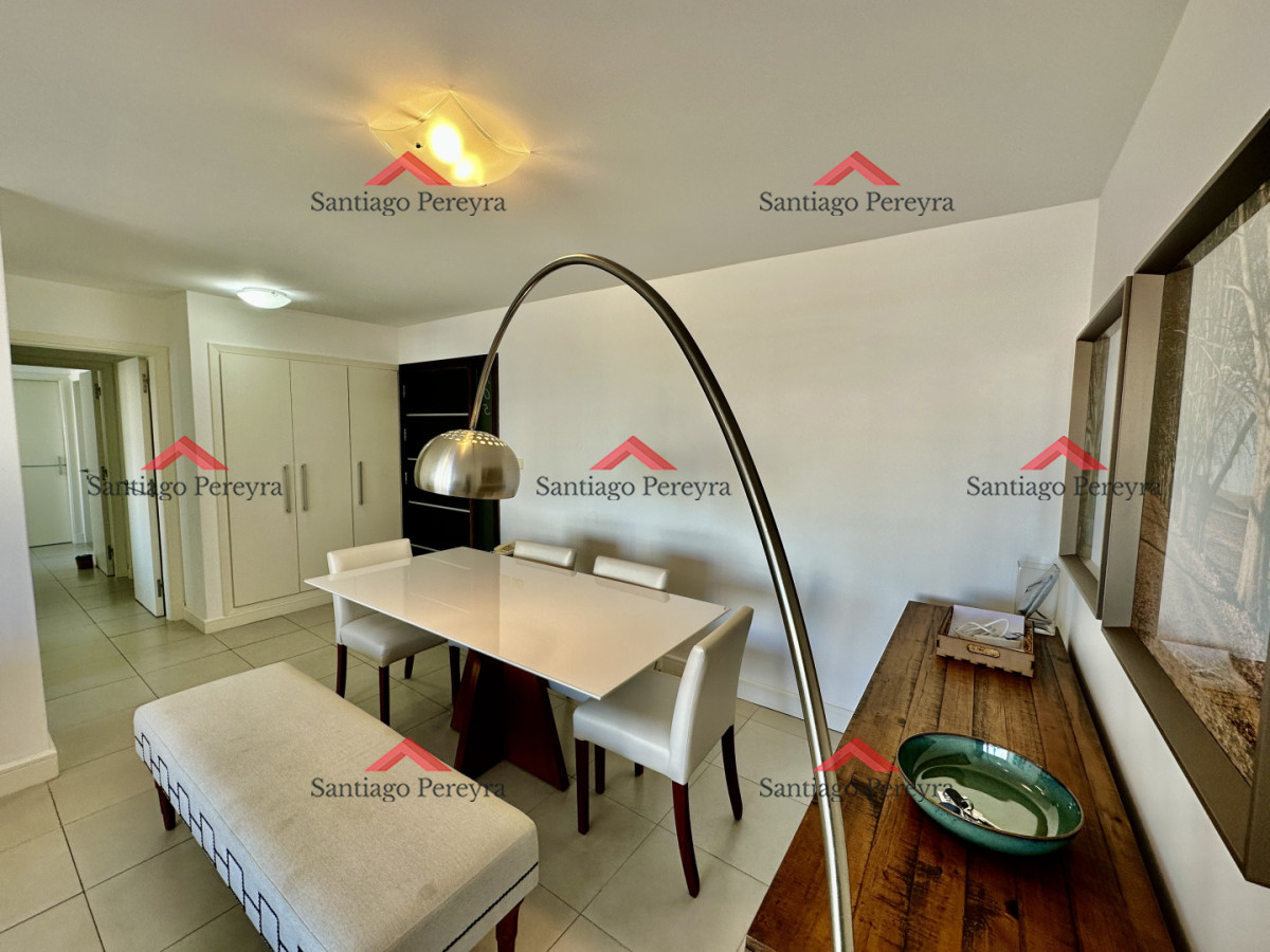 Apartamento ID.16990 - Hermoso apartamento de 2 dormitorios con parrillero propio y vista a playa brava