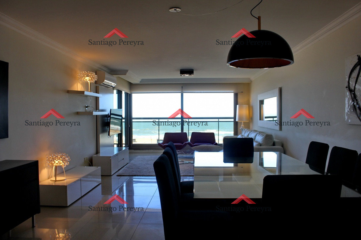 Apartamento ID.11438 - Apartamento de 3 dormitorios, primera linea frente al mar, en alquiler y venta, Punta del Este