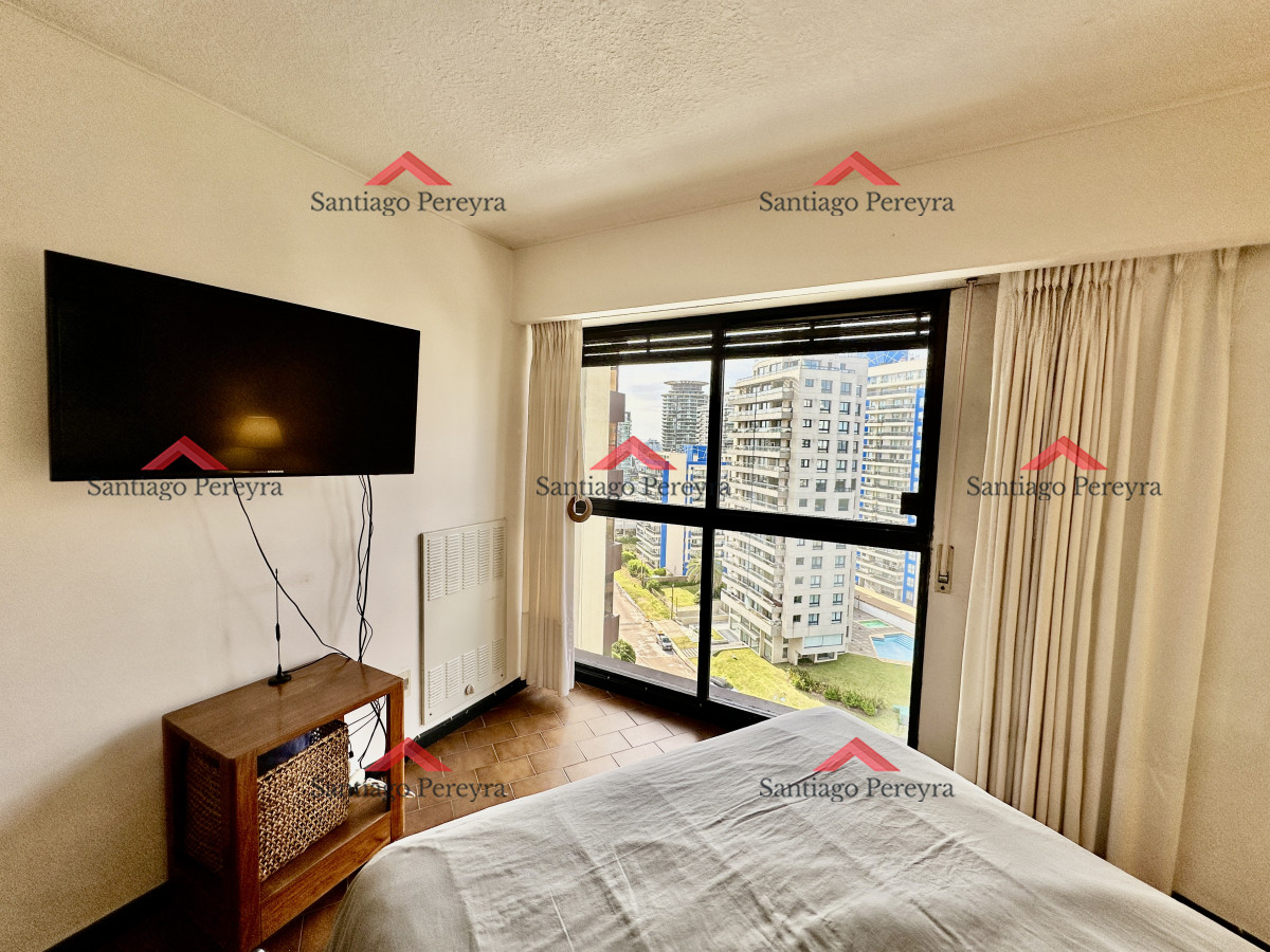 Apartamento ID.16785 - Alquiler frente a Playa Brava