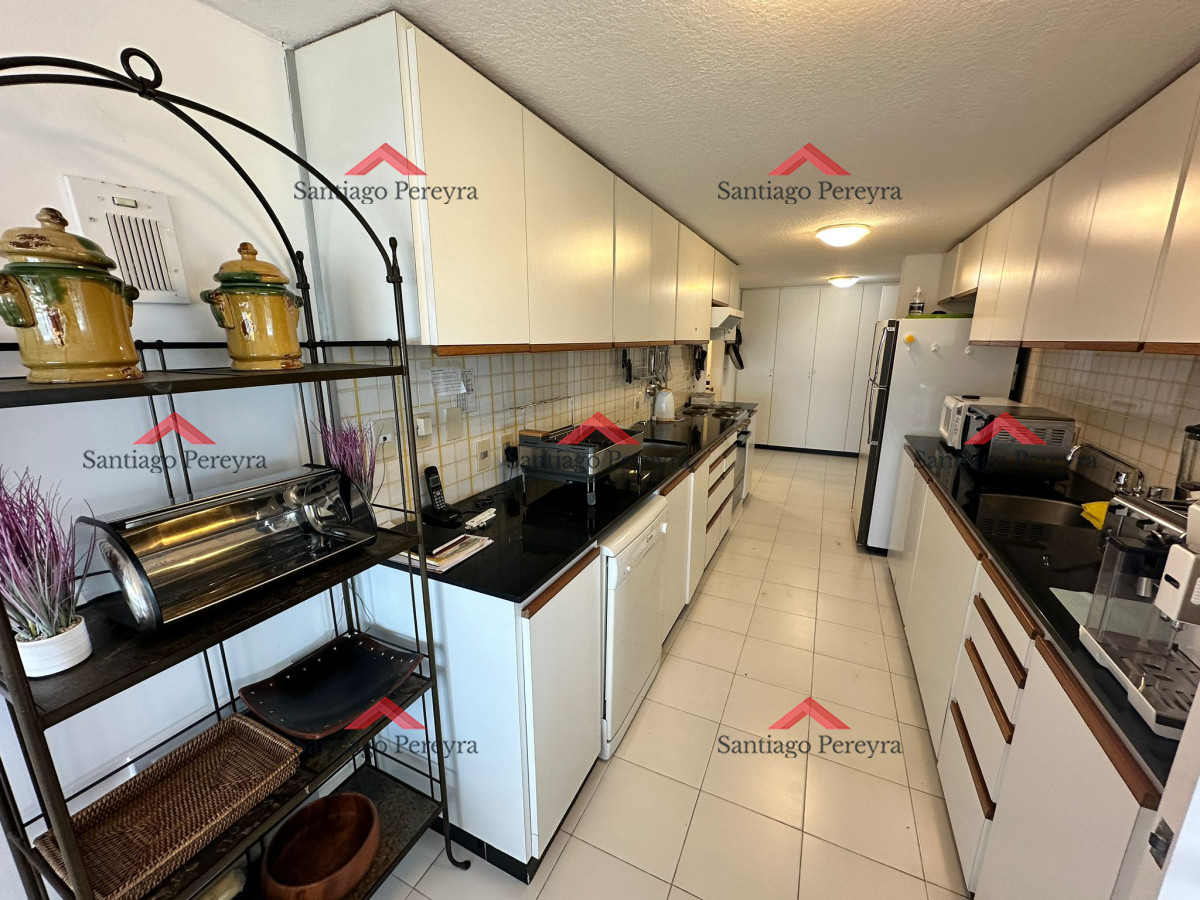 Apartamento ID.3432 - Excelente apartamento en torre de categoría frente a Playa Brava