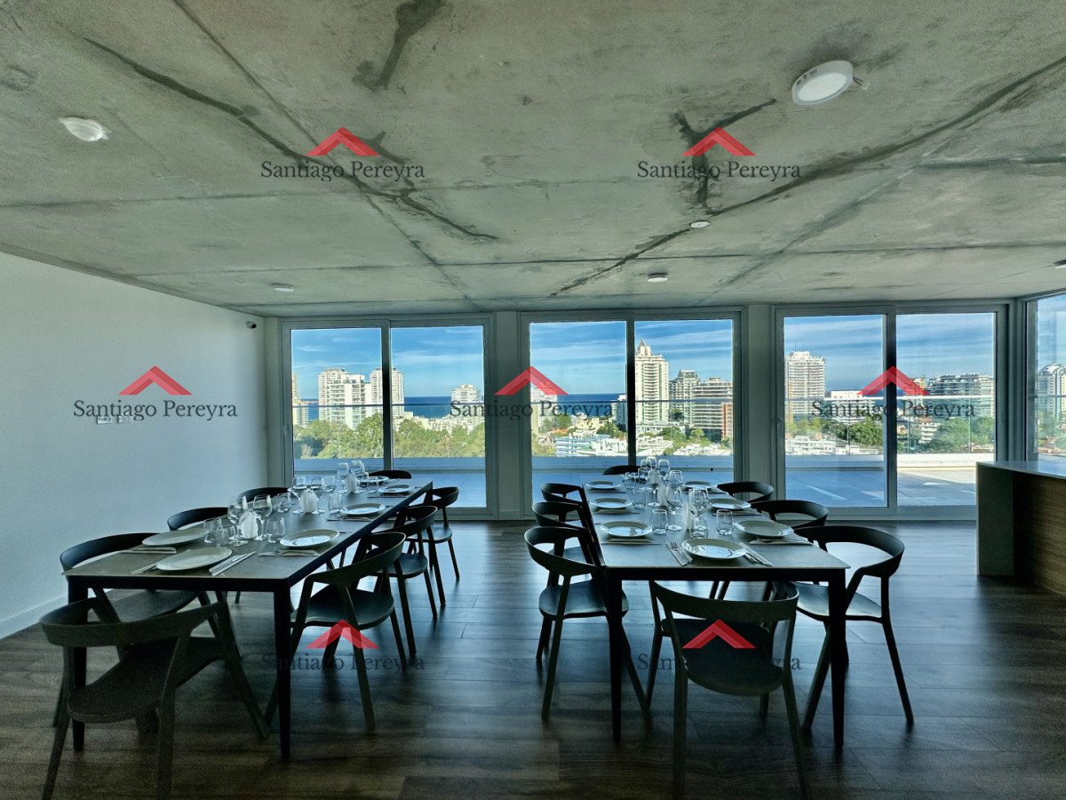 Apartamento ID.17032 - Dos dormitorios y dos baños en venta, zona Shopping Punta