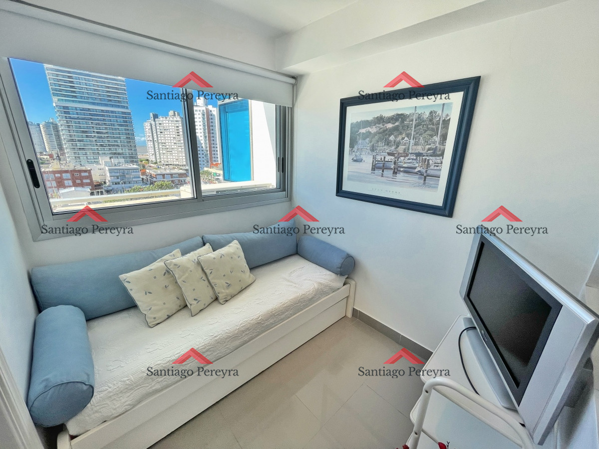 Apartamento ID.3082 - Amplio apartamento en venta, 3 dormitorios y dependencia, terraza con parrillero cerrada, excelentes amenities, zona Conrad a metros de playa mansa