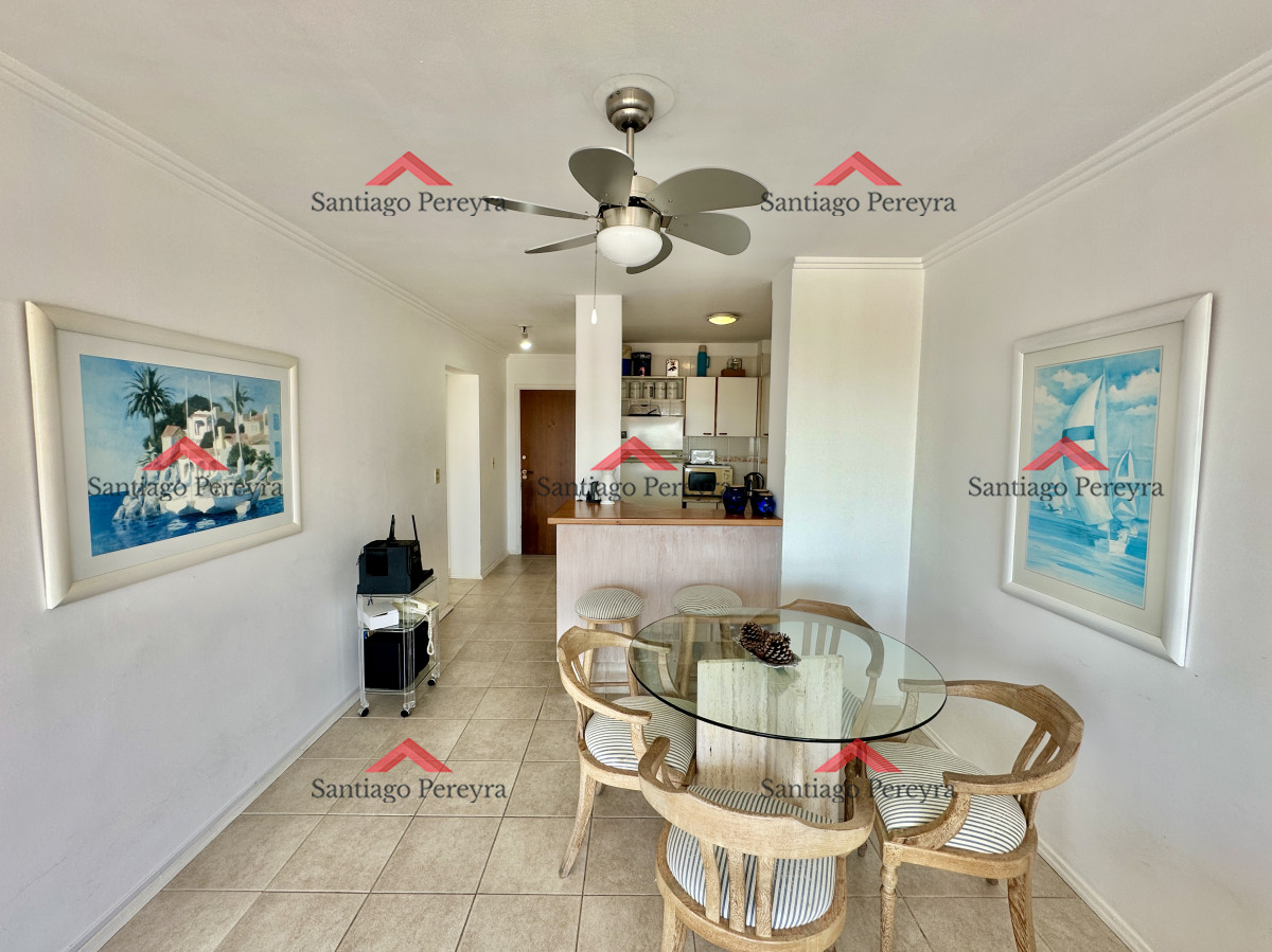 Apartamento ID.1616 - Apartamento de dos dormitorios con vista a playa mansa en venta