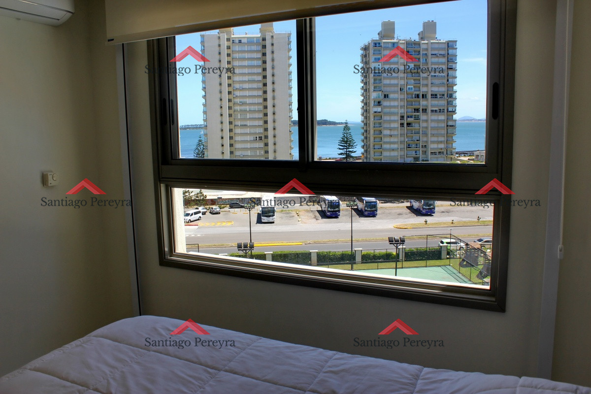 Apartamento ID.11438 - Apartamento de 3 dormitorios, primera linea frente al mar, en alquiler y venta, Punta del Este