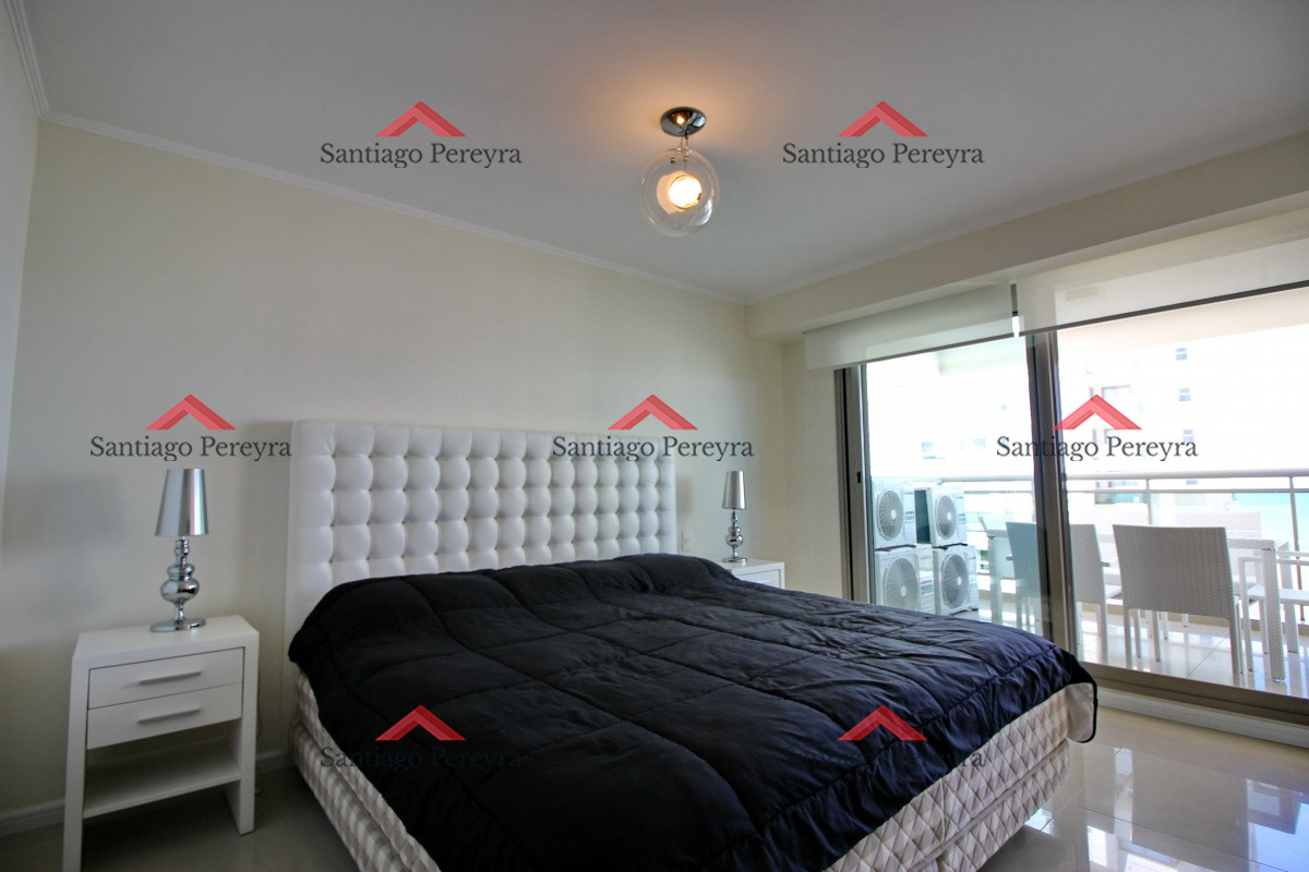 Apartamento ID.11444 - Apartamento de 3 dormitorios, primera linea frente al mar, en alquiler y venta, Punta del Este