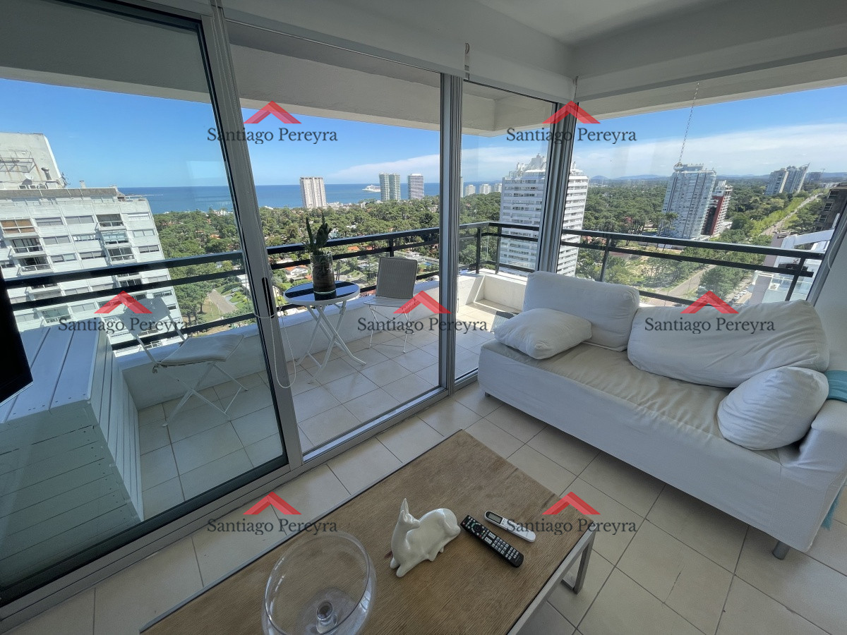 Apartamento ID.14018 - Penthouse con hermosa vista en venta, 3 dormitorios, cocina definida y lavadero, excelentes amenities y vista a amplia a la mansa