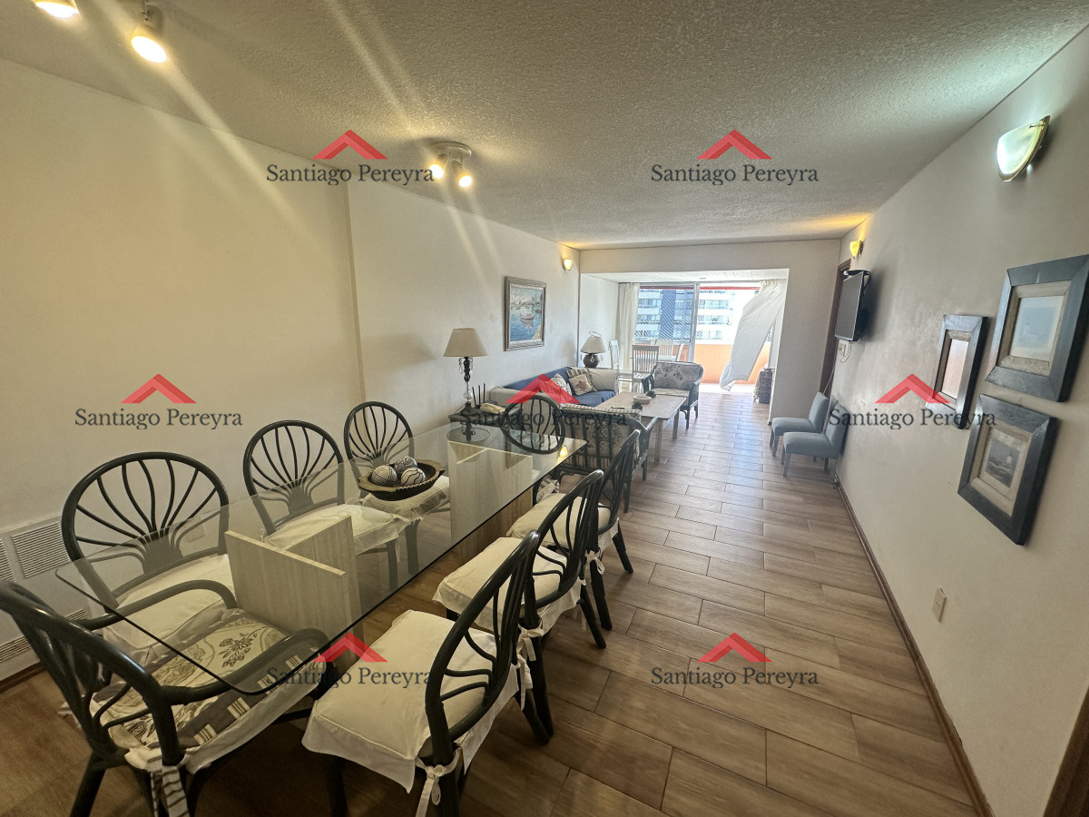 Apartamento ID.16177 - Apartamento de 2 dormitorios y dependencia en brava a metros del mar 