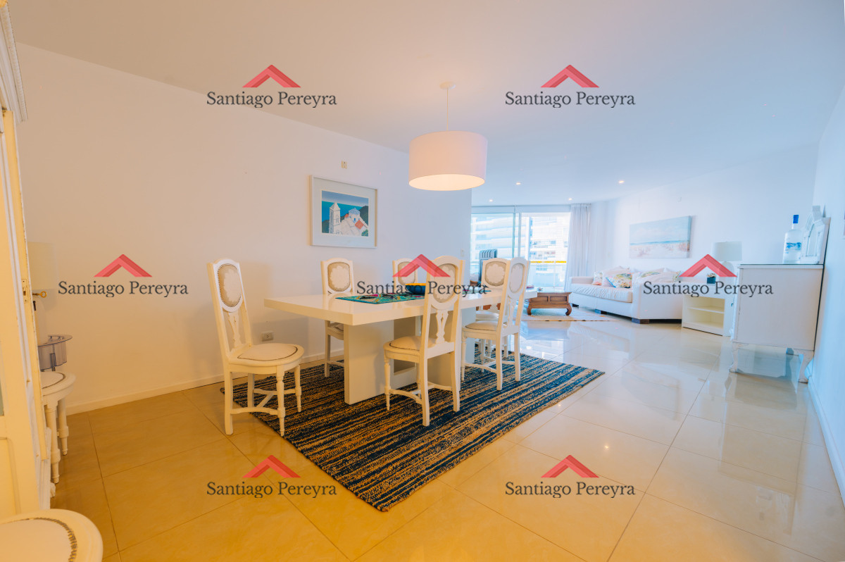 Apartamento ID.12858 - Amplio Apartamento de 3 dormitorios + dependencia a 100 metros Del Mar