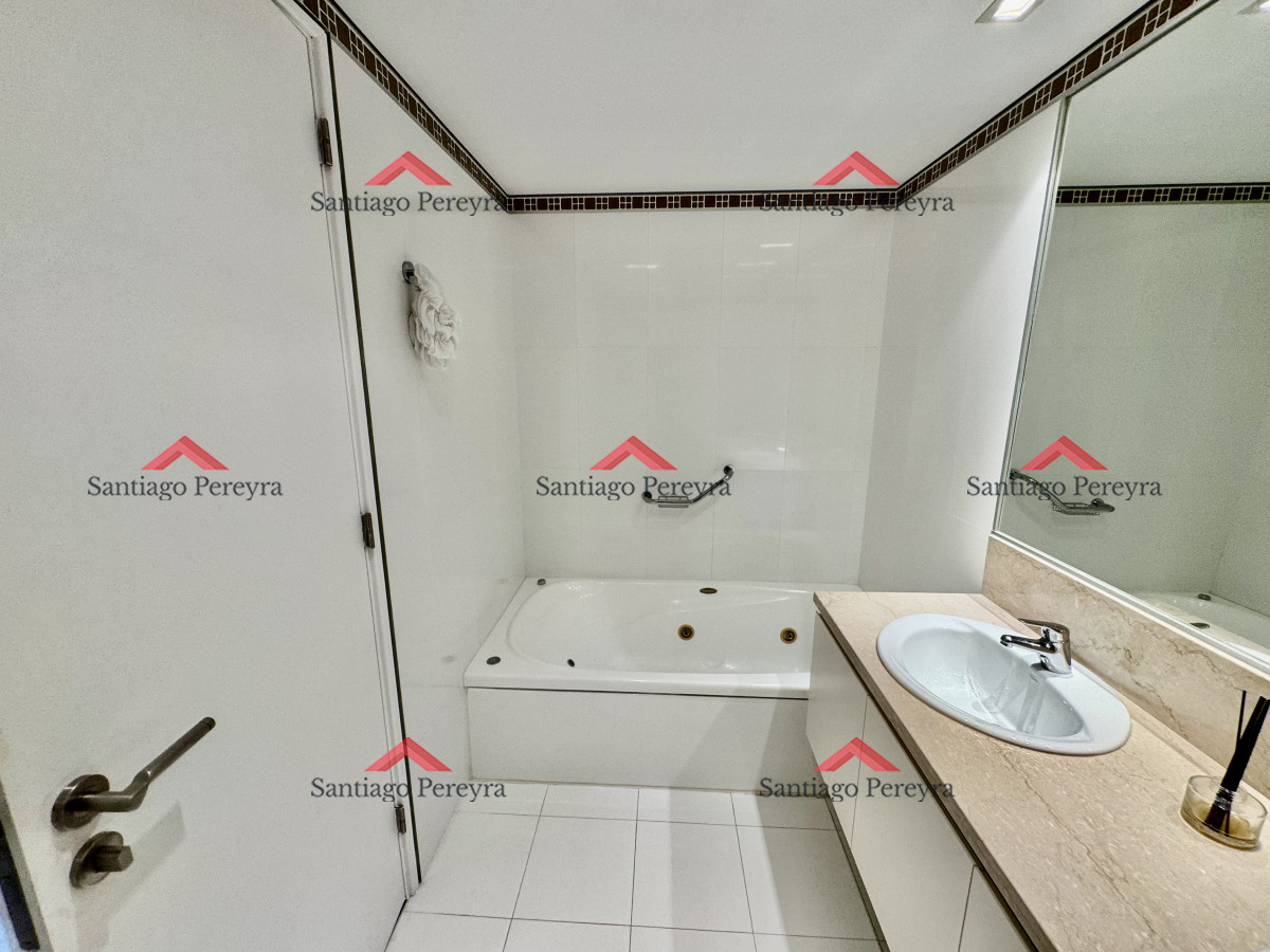 Apartamento ID.16058 - LE PARC en venta, hermosa planta de 2 dormitorios + dependencia