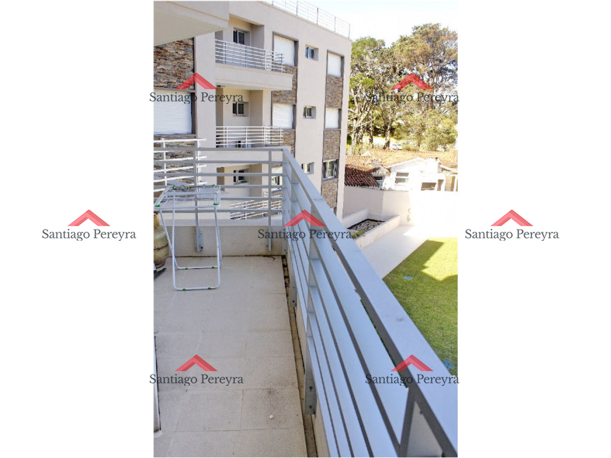 Apartamento ID.10134 - Alquilo apartamento de 2 dormitorios cerca del Shopping, Punta del Este.