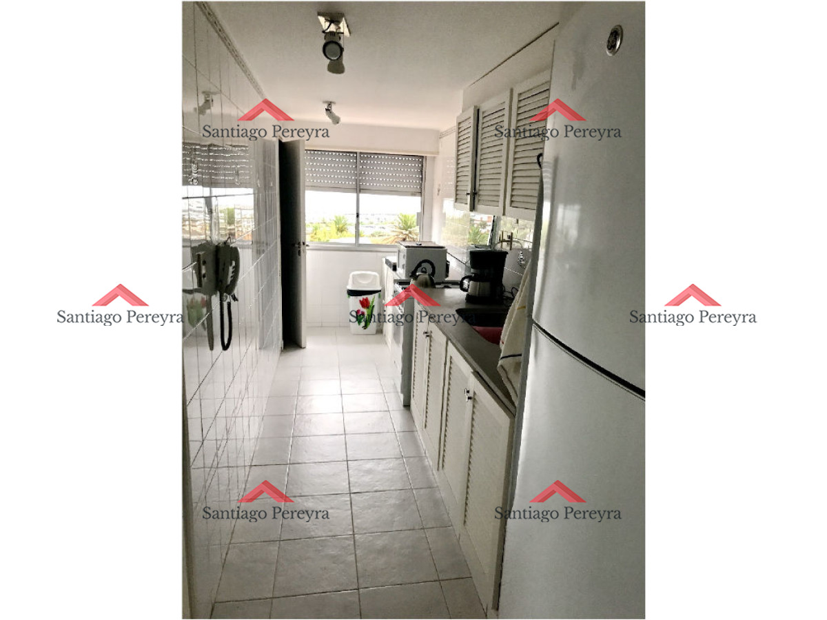 Apartamento ID.10300 - En venta y alquiler.. Apartamento en Península excelentes vistas al mar y Puerto- Punta del Este 