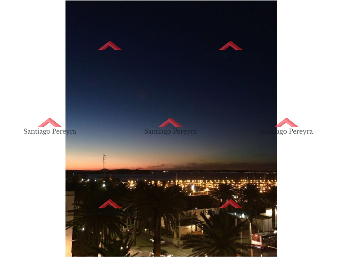 Apartamento ID.10300 - En venta y alquiler.. Apartamento en Península excelentes vistas al mar y Puerto- Punta del Este 