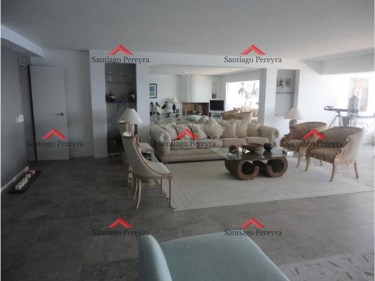 Apartamento ID.10582 - Espectacular planta, piso alto, primera línea frente al mar.