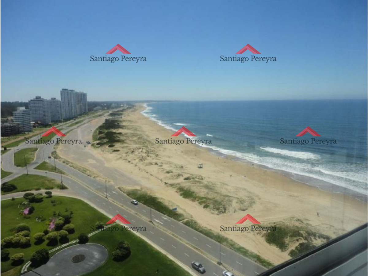 Apartamento ID.10582 - Espectacular planta, piso alto, primera línea frente al mar.