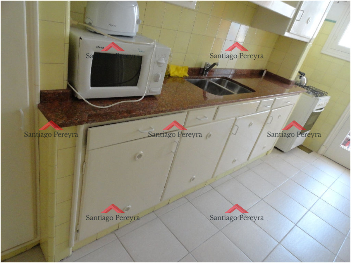 Apartamento ID.9514 - Apartamento en peninsula de dos dormitorios y dependencia.